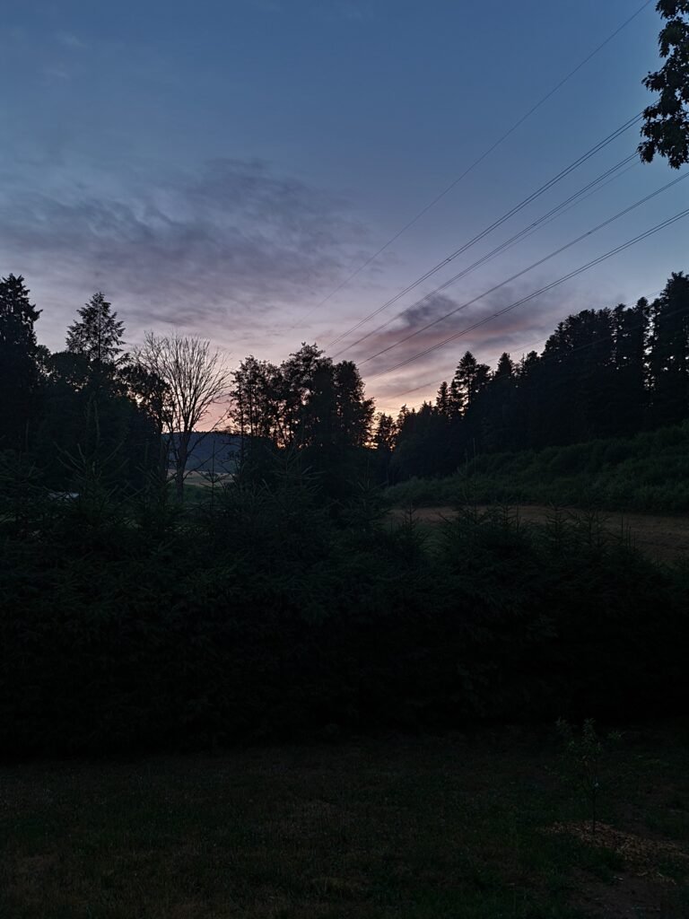 Coucher de soleil sur la campagne autour du Chat'ô Gîte à Vervezelle