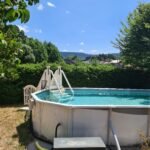 Piscine hors sol accessible aux voyageurs du Chat'ô Gîte